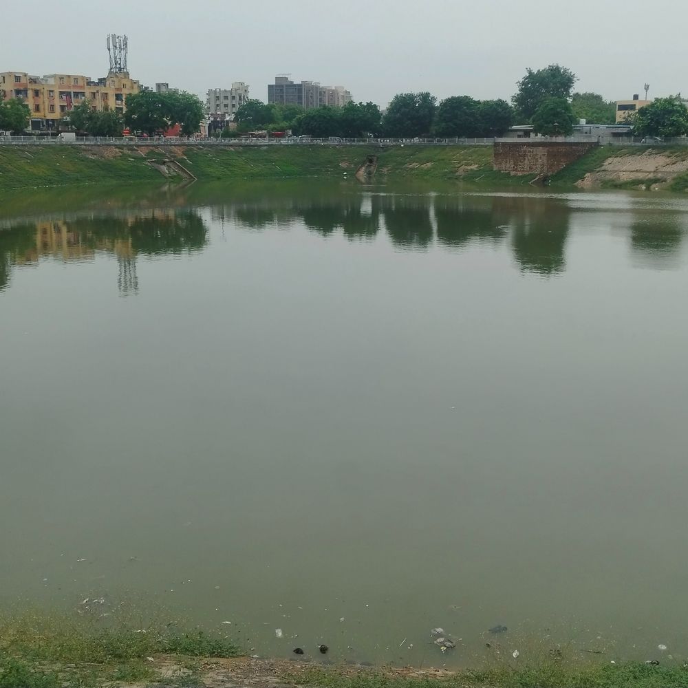 તળાવને બારેમાર પાણી ભરી રાખવા નવી ટેકનોલોજીનો ઉપયોગ:સરખેજ, ચેનપુર, ચાંદખેડા અને નિકોલ તળાવમાં પાયલોટ પ્રોજેક્ટ, ગટરનાં પાણી ટ્રીટ કરી તળાવમાં ઠાલવવામાં આવશે