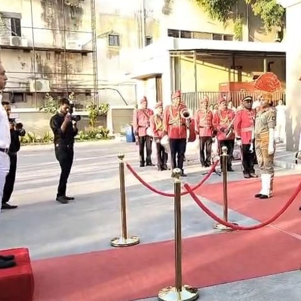 ભાવનગર રેન્જ IG ગૌતમ પરમારનો વિદાય સમારંભ:અધિકારીઓ અને સ્ટાફ દ્વારા પુષ્પવર્ષા અને સન્માન ગાર્ડ સાથે ગૌતમ પરમારને વિદાય અપાઈ