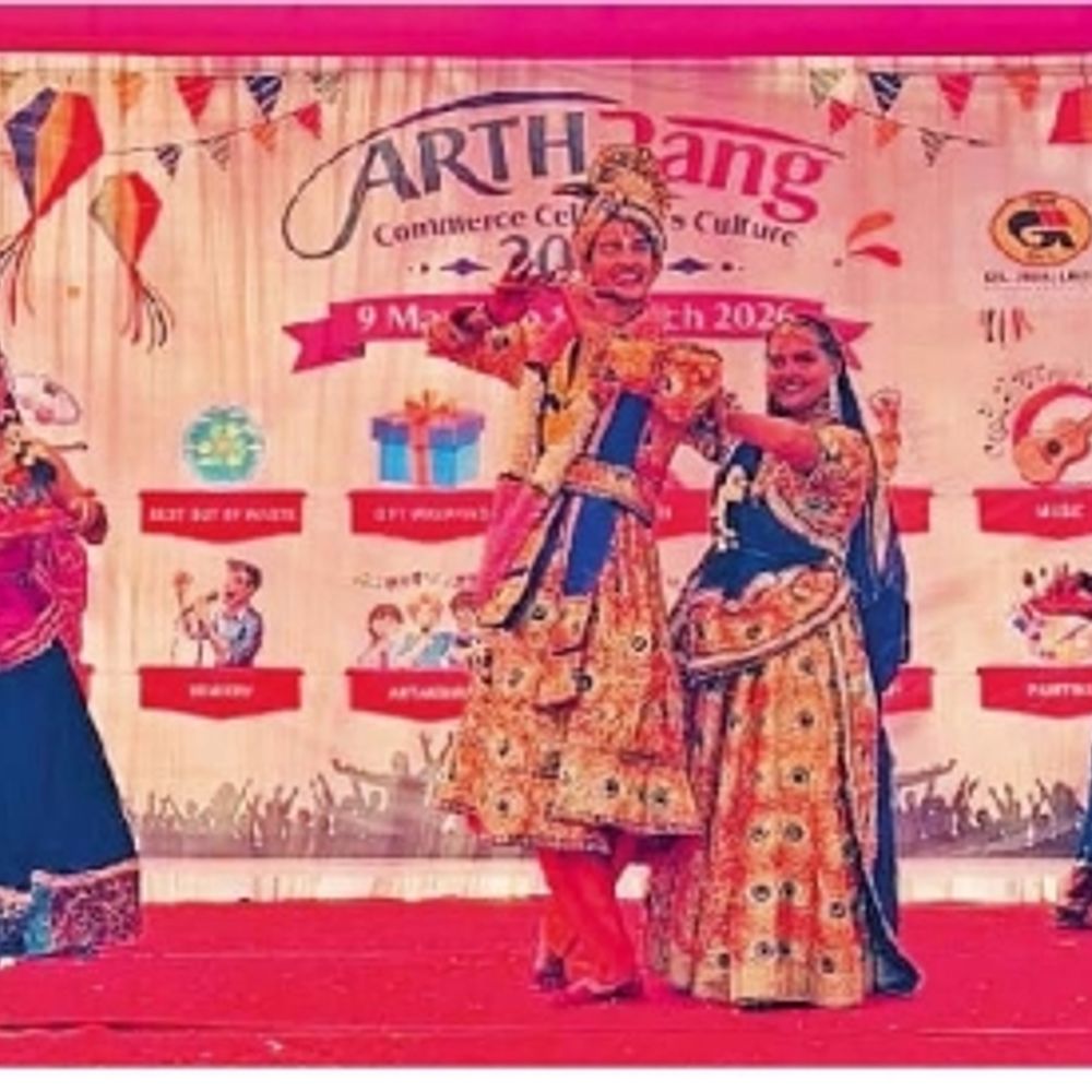 યુથ ફેસ્ટ: વિદ્યાર્થીઓએ ઝુમ્બા-ભરતનાટ્યમથી ડાન્સનું ગણિત શીખી મોજ કરી. આંકડાના વિદ્યાર્થીઓએ અર્થરંગમાં જલસો કર્યો.