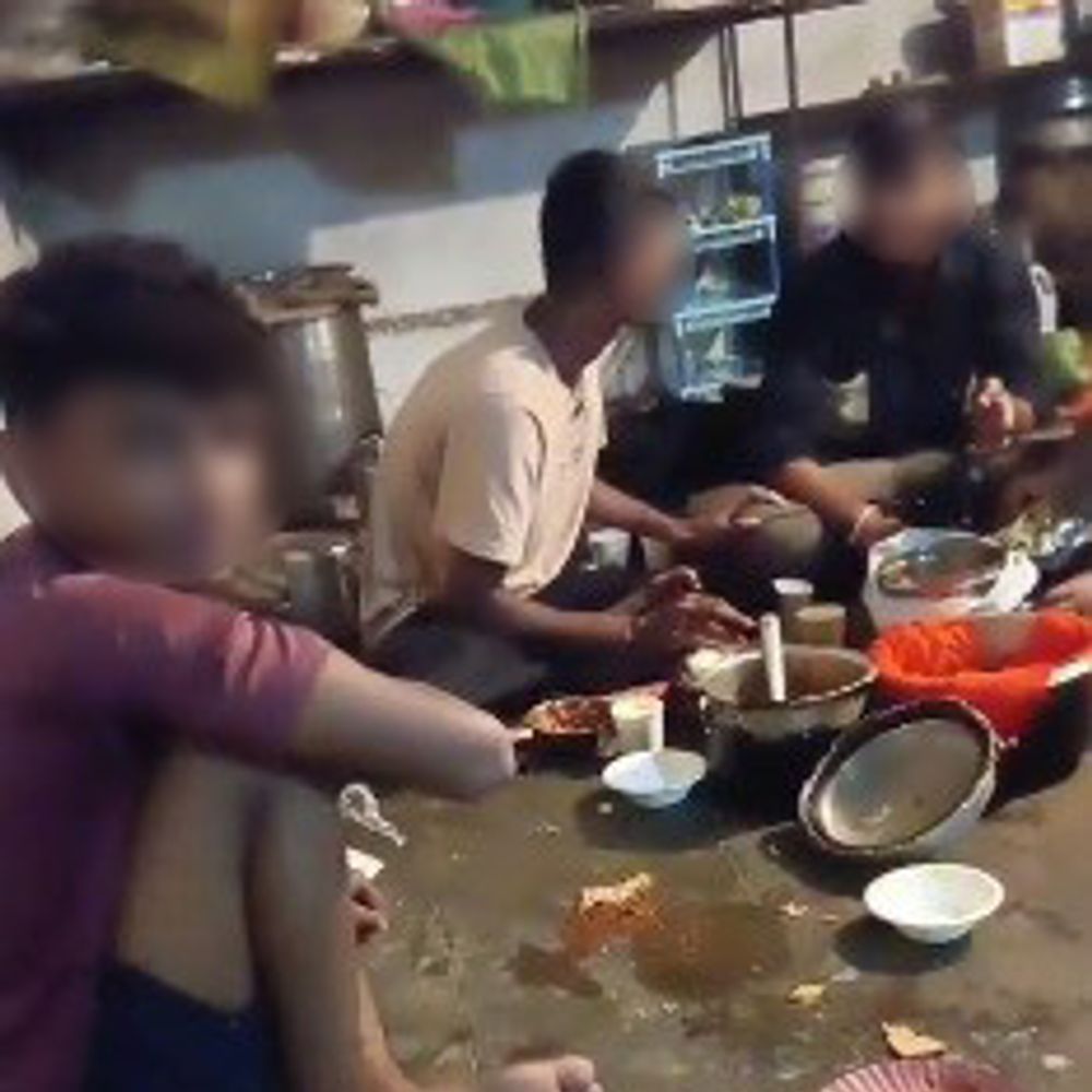 ભાસ્કર બ્રેકિંગ‎:ગિરનાર અંબાજી મંદિરના ભંડારામાં દારૂ-ચિકન પાર્ટી, 11 સસ્પેન્ડ