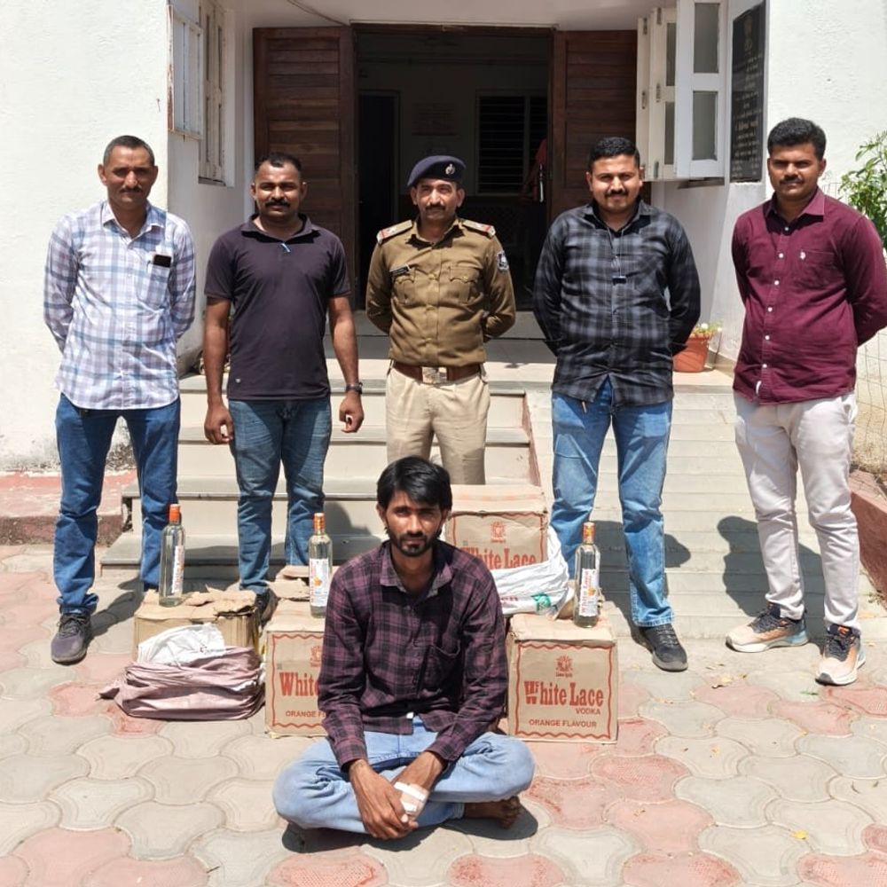 બગવદર પોલીસે બાવળવાવ કેનાલ કાંઠેથી દારૂ ઝડપ્યો:96 બોટલ વિદેશી દારૂ, કિંમત ₹96,000 જપ્ત કરાઈ