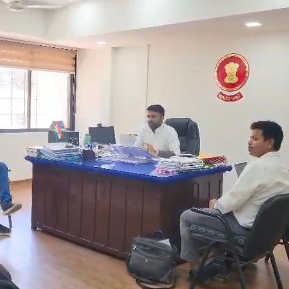 પંચમહાલમાં ગેસ વિતરકો સાથે બેઠક, નવા નિયમોનું પાલન ફરજિયાત:વૈશ્વિક યુદ્ધને કારણે સરકારે નવી ગાઈડલાઈન જાહેર કરી