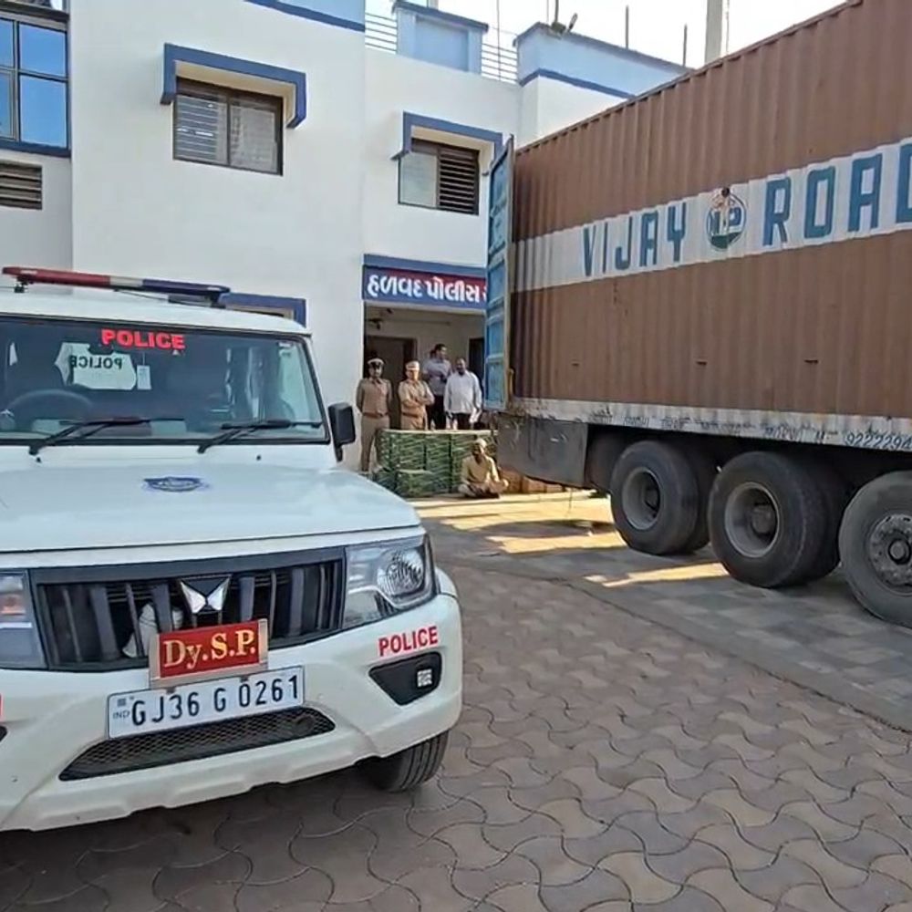 હળવદમાં દારૂની હેરાફેરીનો પર્દાફાશ