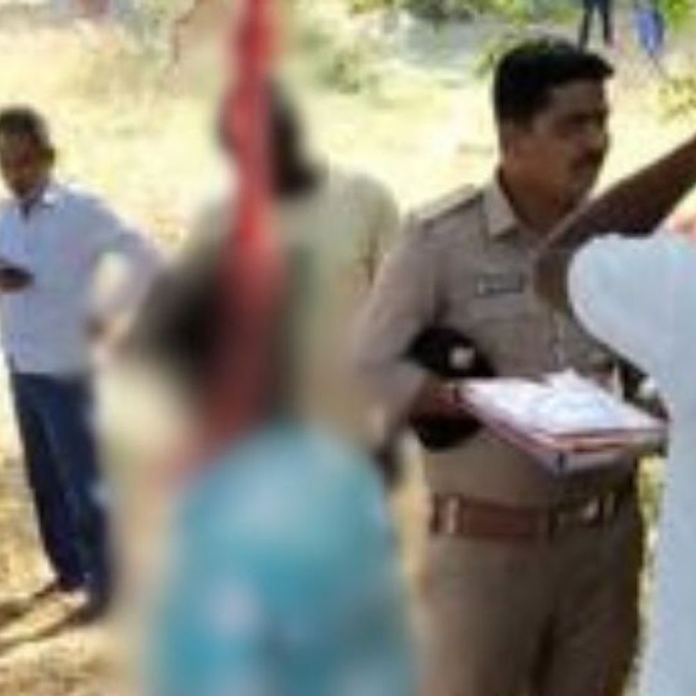 ભરબપોરે ઝાડ પર લટકતી લાશ મળી:સુરતમાં રહી મજૂરીકામ કરતા પરપ્રાંતિય મજૂરે ઝાડ પર ગળાફાંસો ખાઈ આત્મહત્યા કરી