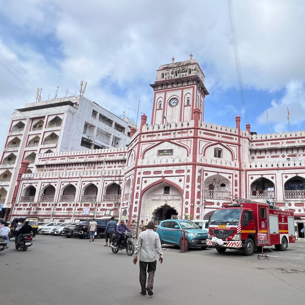 સુરત મનપામાં એકસાથે 2700થી વધુ જગ્યાઓ પર મેગા ભરતી:1 એપ્રિલથી શહેરના તમામ સિનિયર સિટીઝનો સીટી બસ અને BRTSમાં વિનામૂલ્યે મુસાફરી કરી શકશે, ડુમસમાં દોડશે AC ડબલ ડેકર