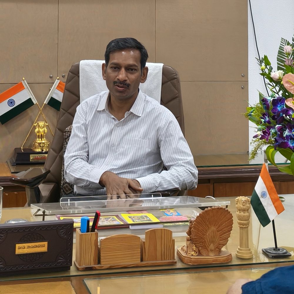 સુરત મહાનગરપાલિકાનો મિલિન્દ તોરવણે વહીવટદારનો ચાર્જ સંભાળ્યો:પહેલો દિવસ જ પડકારજનક સાબિત થયો