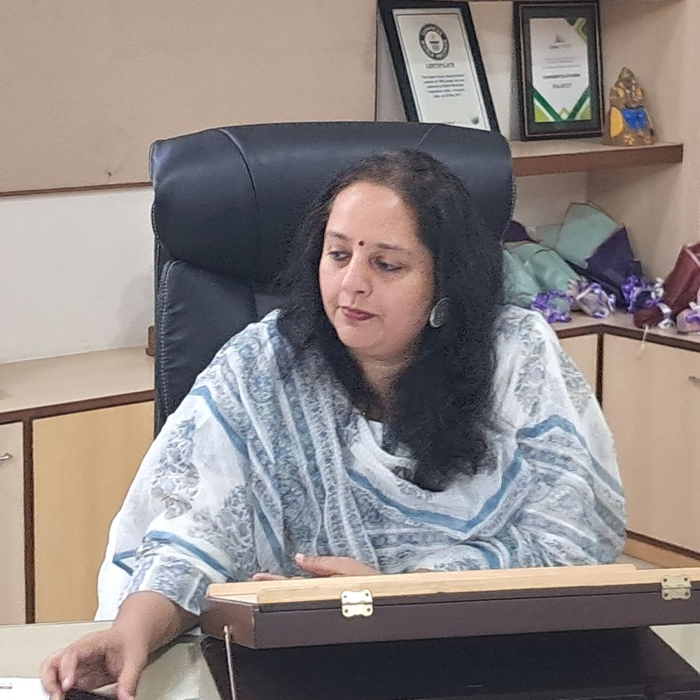 આજથી મનપામાં વહીવટદારનું રાજ:રાજકોટ મનપાનાં વહીવટદાર તરીકે ચાર્જ સંભાળતાં રેમ્યા મોહન, મ્યુ. કમિશ્નર સહિતના અધિકારીઓ સાથે બેઠક યોજી, કહ્યું- પ્રાથમિક સુવિધાઓ પર ખાસ ધ્યાન અપાશે