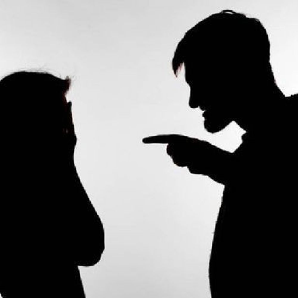 'હવે, બૂમો પાડીશ તો તારા ટુકડા કરી થેલામાં ભરી દઈશ':પીડિતાના બે વર્ષ પહેલા જ અન્ય ધર્મના યુવક સાથે લગ્ન થયા હતા, બાપોદ પોલીસ સ્ટેશનમાં ફરિયાદ