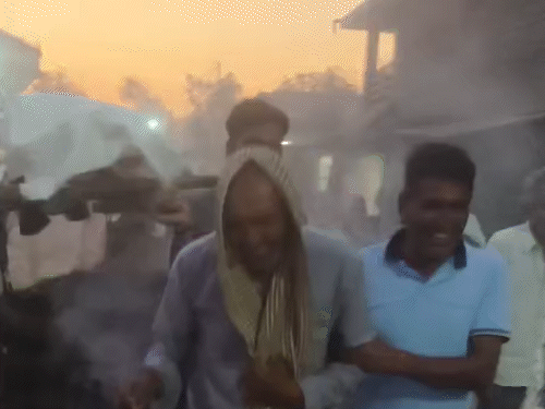 દહેગામમાં ડેરી વિવાદ: પશુપાલકોની હાલત કફોડી, મહિલાઓએ ઉત્તમ ડેરીના ચેરમેનની નનામી કાઢી વિરોધ કર્યો