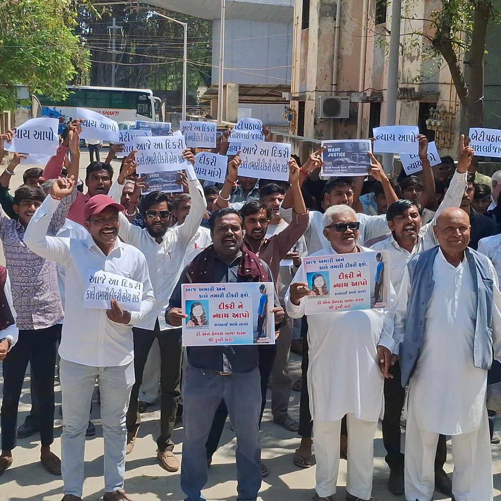 આણંદમાં ધોરણ-11ની વિદ્યાર્થિનીનું મોત:DN હાઈસ્કૂલની હોસ્ટેલમાંથી લટકતી મળી હતી, સગીરાના શંકાસ્પદ મોત મુદ્દે કોળી સમાજ દ્વારા ન્યાયની માગ સાથે આવેદનપત્ર