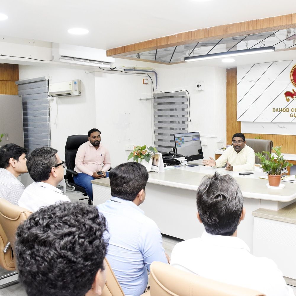 દાહોદમાં LPG સિલિન્ડરની અછત રોકવા કલેક્ટરની બેઠક:25 દિવસના અંતરે જ બીજું સિલિન્ડર બુકિંગ, કાળાબજારીઓ સામે થશે કાર્યવાહી