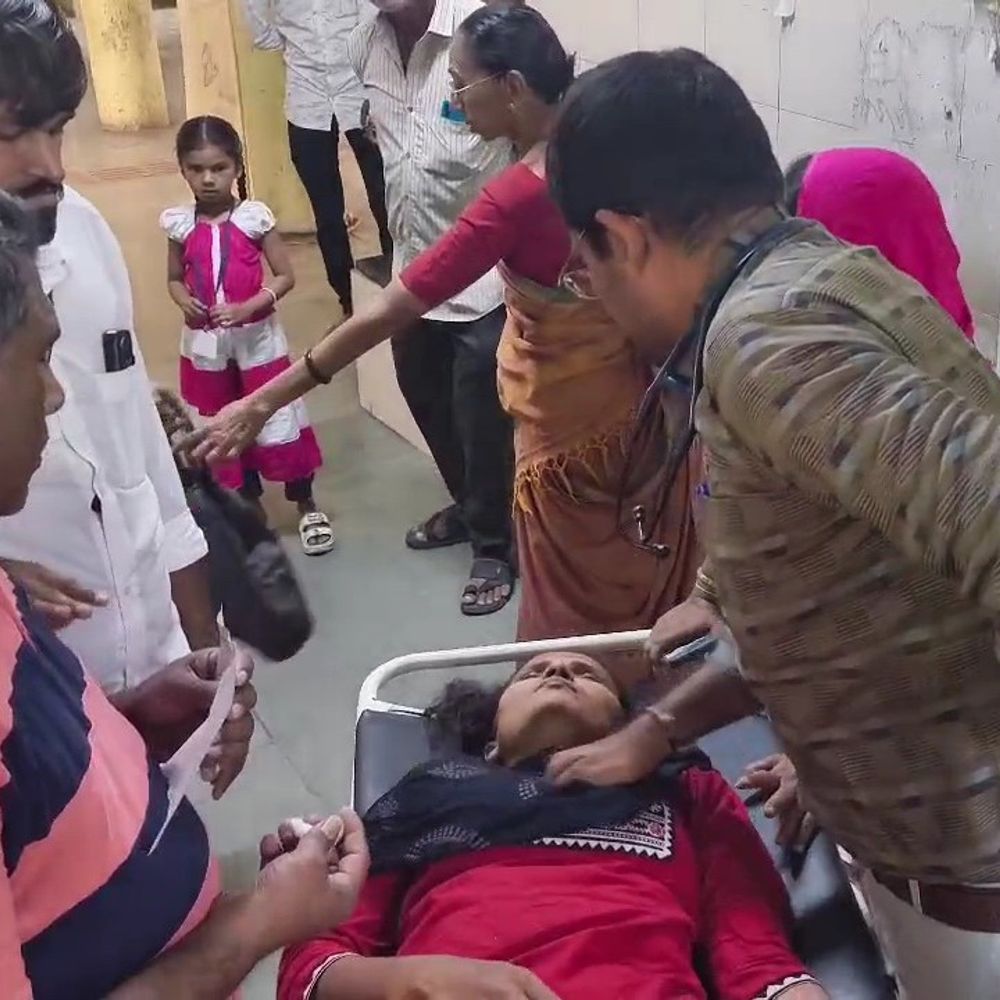 ગઢડામાં આશાવર્કર બેભાન:ડોક્ટર પર માનસિક ત્રાસનો આરોપ, હોસ્પિટલમાં દાખલ; ડોક્ટરે આરોપો નકાર્યા