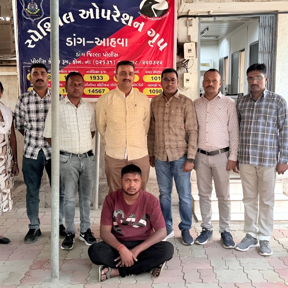 ફરાર આરોપી ઝડપાયો:અઢી વર્ષથી દારૂ કેસમાં ફરાર આરોપી આખરે વલસાડના વાઘલધરાથી ઝડપાયો