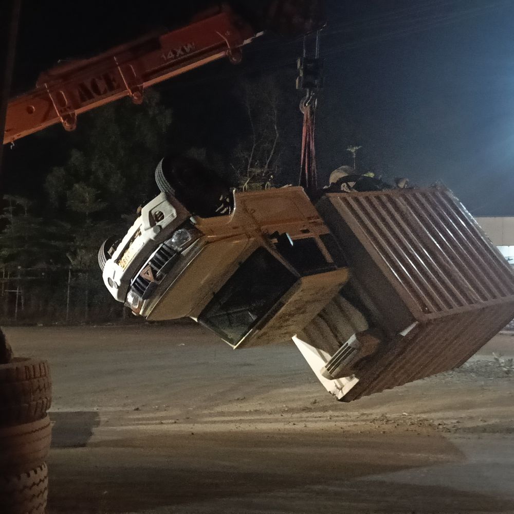 ગંભીર અકસ્માત સર્જાયો:દુવાડા પાટિયા પાસે ટેકનિકલ ‎ખામી સર્જાતા પીકઅપ પલટી‎