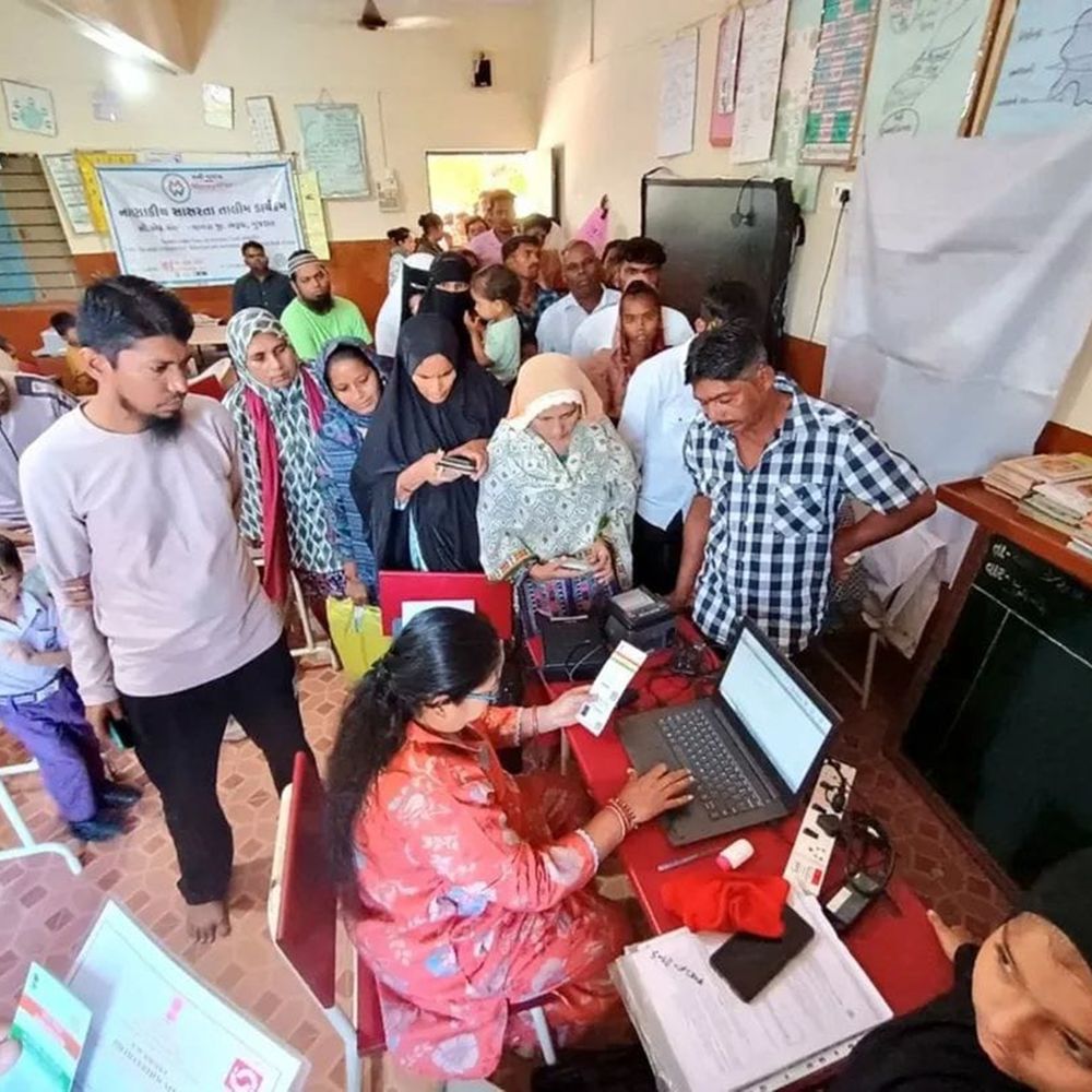 મનુબર ગામે સેવાસેતુ કાર્યક્રમ યોજાયો:રેશનકાર્ડ, આયુષ્યમાન સહિતના કાર્ડ એક જ સ્થળ પરથી મળી રહ્યાં