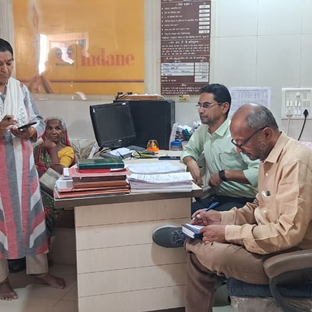 સુરેન્દ્રનગરમાં ગેસ એજન્સીઓ પર તપાસ:જિલ્લા પુરવઠા વિભાગે સ્ટોક-વિતરણ વ્યવસ્થા ચકાસી, કડક સૂચના આપી