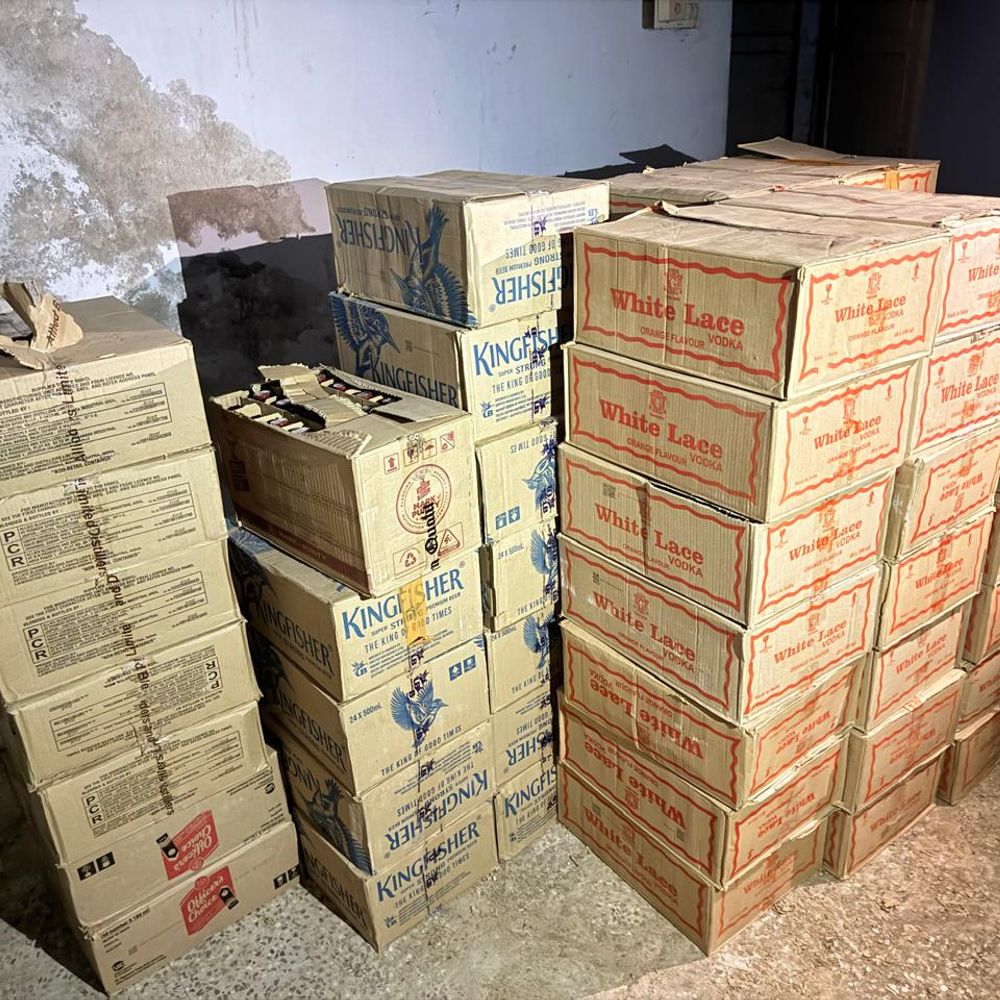 સાવડા પાસેથી 11 લાખના મુદ્દામાલ સાથે દારૂ ઝડપાયો:એલસીબીએ દારૂની 2400 ‎બોટલ સાથે ચાલકને દબોચ્યો‎