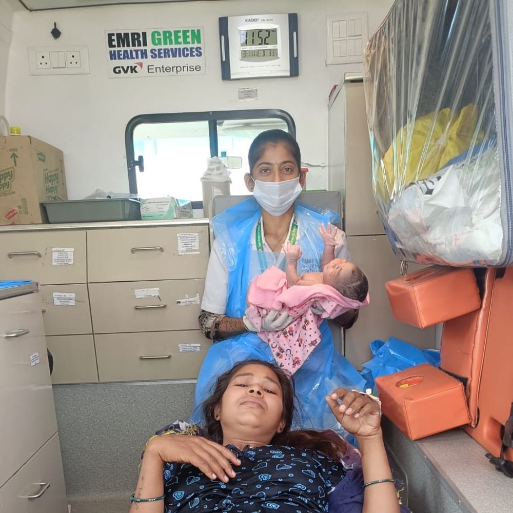 સારવાર:બાપોદર ગામની સગર્ભાને રિફર કરતી વેળાએ 108 એમ્બ્યુલન્સમાં નોર્મલ ડિલિવરી કરાવી