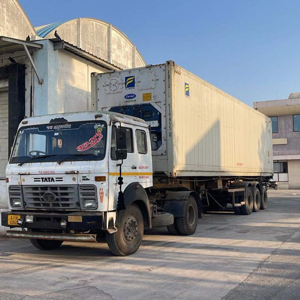 ભાસ્કર એક્સક્લુઝિવ:અમેરિકા ઈરાન યુદ્ધને લીધે હોર્મુઝ ખાડી બંધ થતાં શારજહા રૂટ પરથી ગયેલા સીફૂડના કન્ટેનર એક માસ મોડા પહોંચશે