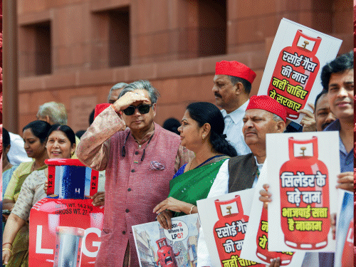 બજેટ સત્રનો પાંચમો દિવસ: LPG ભાવવધારા મુદ્દે સંસદમાં હોબાળો થવાની શક્યતા, સરકારે અછત ન હોવાનું જણાવ્યું.