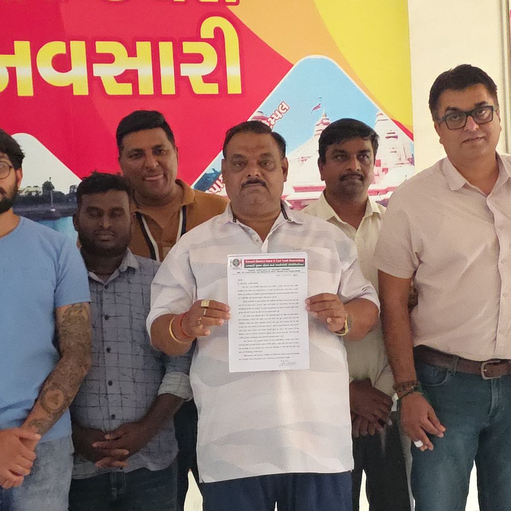 નવસારીમાં ગેસ પુરવઠો ખોરવાયો, હોટલ ઉદ્યોગ સંકટમાં:10 હજાર પરિવારોની રોજીરોટી પર સંકટ, કલેક્ટરને આવેદન