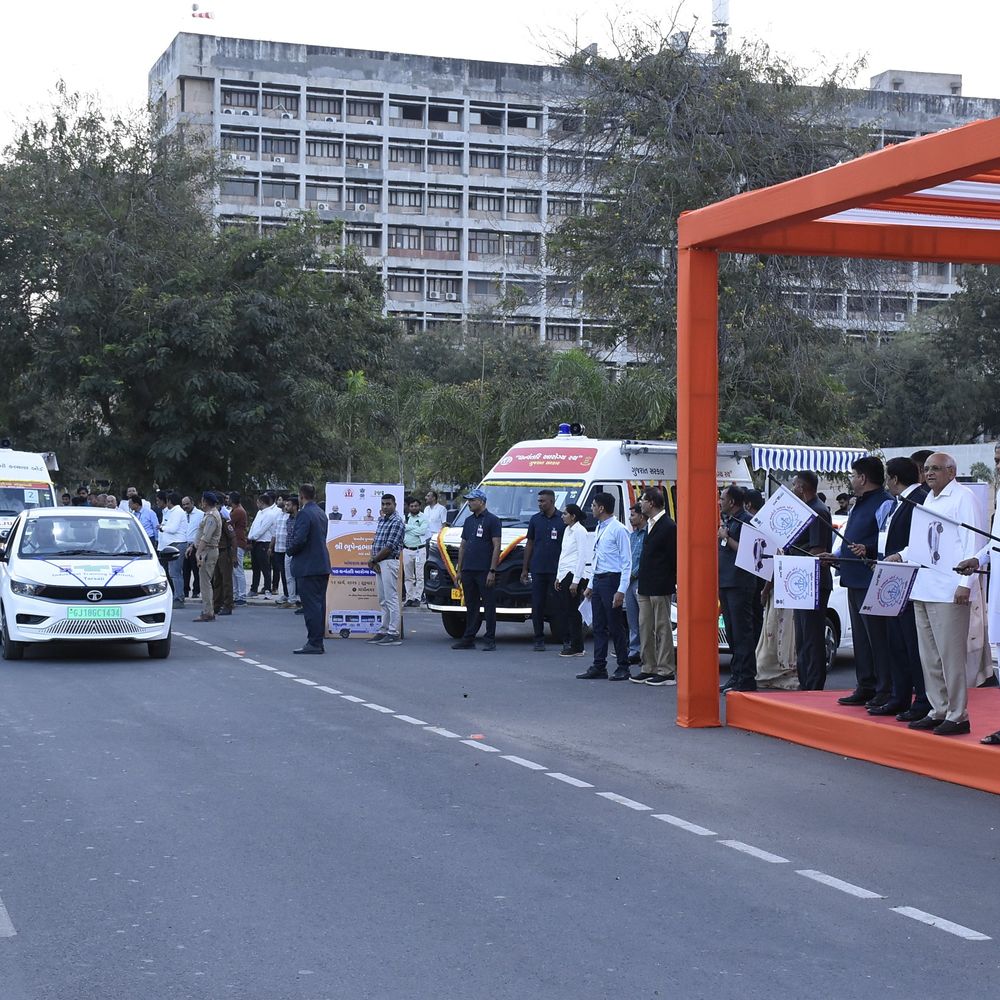 ITIના યુવાઓ હવે શીખશે EV ટેકનોલોજી:શ્રમિકોના દ્વારે પહોંચશે 206 ધનવંતરી રથ અને 31 મોબાઈલ મેડિકલ વાનની સુવિધા, 40 ઇલેક્ટ્રિક કારનું વિતરણ