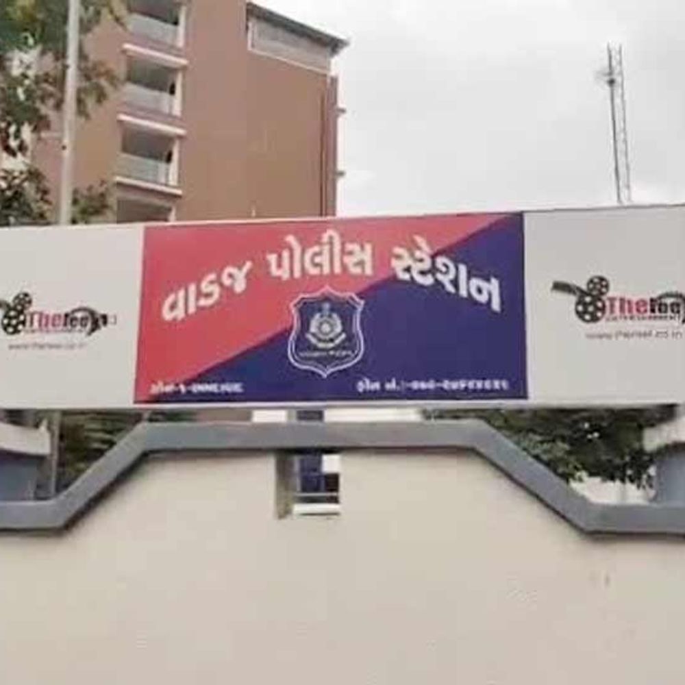 મંદિરમાંથી ચોરી 57 ચાંદીના પતરાની ચોરી:વાડજમાં અજાણ્યા ચોરોનો બહુચર માતાના મંદિરમાં હાથફેરો, મંદિરની સંભાળ રાખનારને પોલીસ મથકમાં ફરિયાદ નોંધાઈ