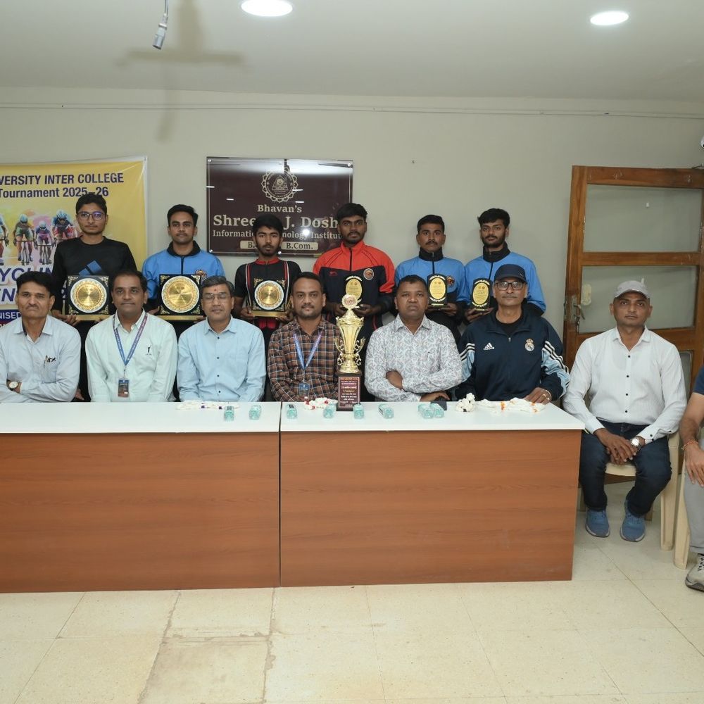 જામનગરમાં આંતર કોલેજ સાયકલિંગ સ્પર્ધા યોજાઈ:વિજેતા ખેલાડીઓને સાયકલની અનોખી ભેટ આપી સૌરાષ્ટ્ર યુનિવર્સિટીમાં નવો ઈતિહાસ રચાયો