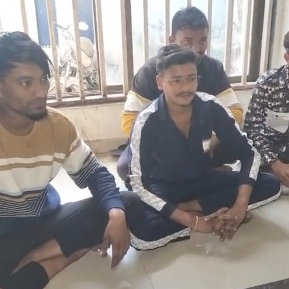 ખારેશ્વર મહાદેવ મંદિર પાસે જૂની અદાવતમાં બે ભાઈઓ પર હુમલો:આરોપી વિરુદ્ધ પોલીસ ફરિયાદ કરાવ્યાનો ખાર રાખીને લાકડા-ધોકાથી હુમલો કર્યો, પરિવારજનોએ વચ્ચે આવી બંનેને છોડાવ્યા