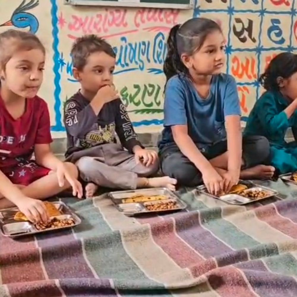 પંચમહાલમાં મધ્યાહન ભોજન, આંગણવાડીઓ માટે પુરવઠા વિભાગ સજ્જ:યુદ્ધના માહોલમાં ગેસ સિલિન્ડરની અછત સામે આગોતરું આયોજન