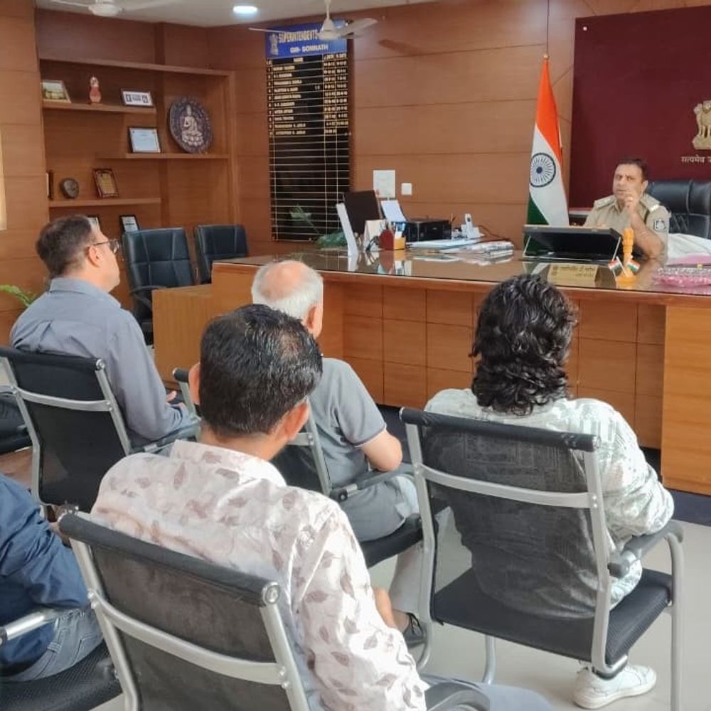 ગીર સોમનાથમાં LPG વિતરણ માટે પોલીસ સતર્ક:કાળાબજારી રોકવા ડિસ્ટ્રીબ્યુટરો સાથે બેઠક યોજાઈ