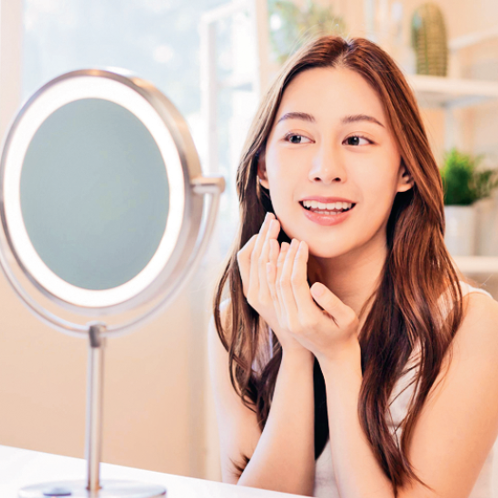 વિકાસની વાટે: પોતાની જાતને સ્વીકારી આત્મવિશ્વાસ વધારવા મિરર એક્સરસાઇઝ, ખામીઓ સ્વીકારી ખૂબીઓથી જીવન બદલો.",