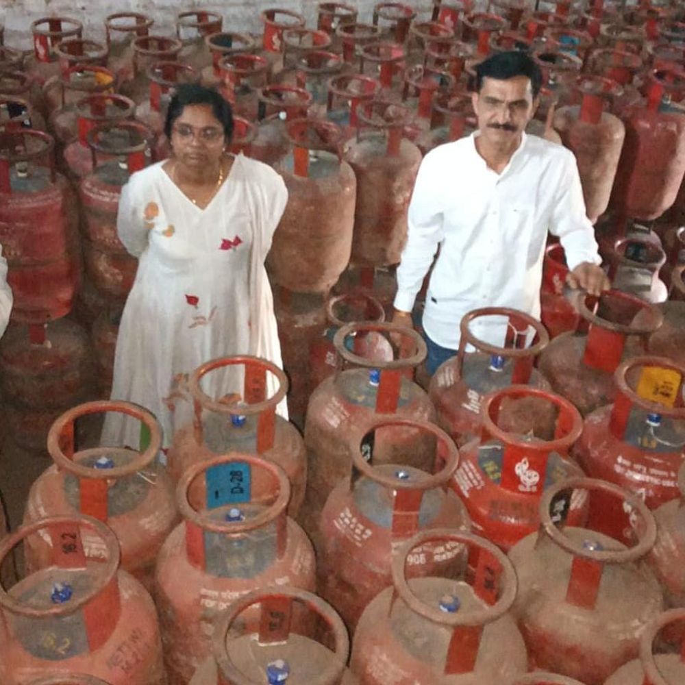 આણંદમાં રાંધણ ગેસની કાળાબજારી રોકવા તંત્ર સક્રિય:કલેક્ટરે સ્પેશિયલ ટીમ બનાવી, ગ્રાહકો સીધો સંપર્ક કરી શકશે