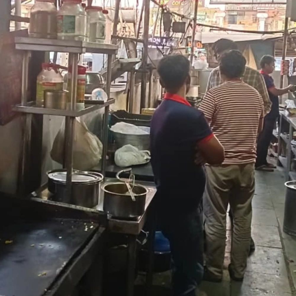 વાપી GIDCમાં ખાણી-પીણીની દુકાનો પર આકસ્મિક ચેકિંગ:ઘરેલુ ગેસનો કોમર્શિયલ ઉપયોગ કરતા 5 સિલિન્ડર સીઝ