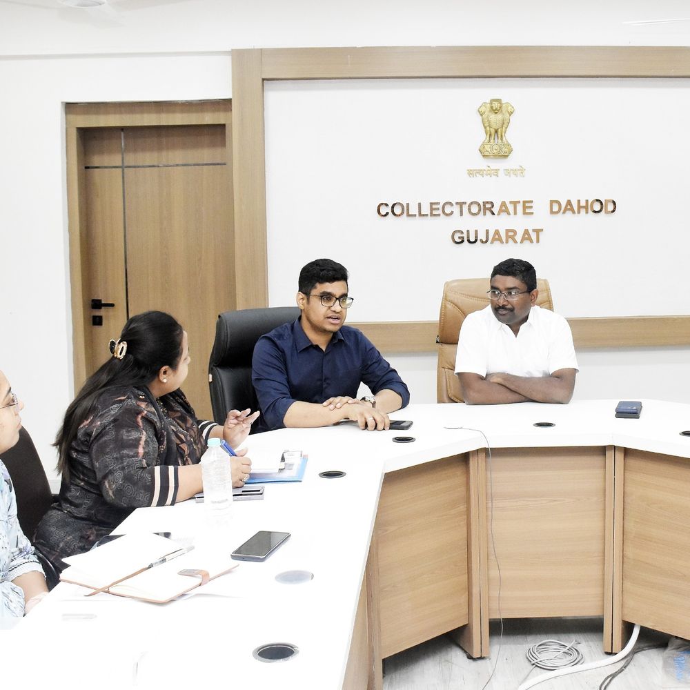 દાહોદમાં આંગણવાડીના કામોમાં વેઠ ઉતારનારાઓની ખેર નથી,કલેક્ટર યોગેશ નિરગુડે લાલઘૂમ:બાળકોને સમયસર દૂધ-નાસ્તો આપવા તાકીદ, પાયાની સુવિધાઓ સુનિશ્ચિત કરવા આદેશ