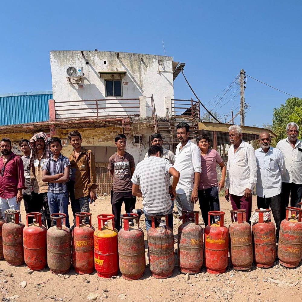 ભાસ્ક ગ્રાઉન્ડ રીપોર્ટ:1700 સિલિન્ડરની સામે રોજના 3 હજાર બાટલા જઈ રહ્યા છે છતાં લાઈનો લાગી