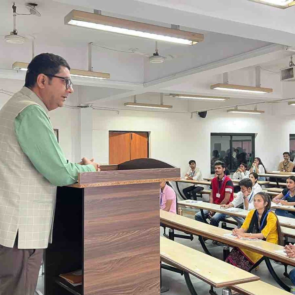 એચ.એ. કોલેજમાં દાંડીયાત્રા પર વક્તવ્ય:ગાંધીજીની ઐતિહાસિક યાત્રાનું મહત્ત્વ સમજાવ્યું