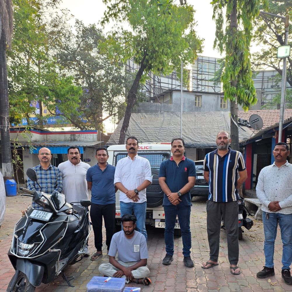 SOGએ 1.46 લાખના મુદ્દામાલ સાથે 1ને પકડ્યો:વલસાડમાં મોપેડની ડિકીમાંથી 1.220 કિલો ગ્રામ ગાંજો કબજે