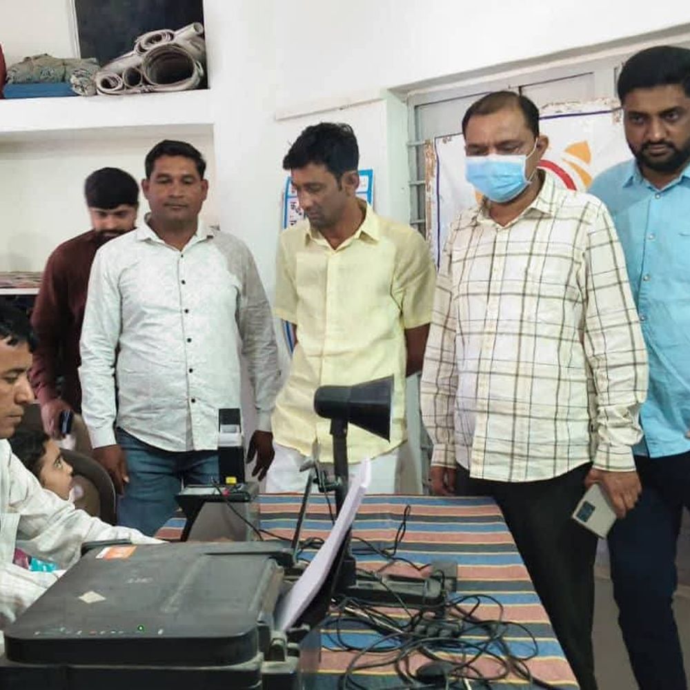 આયોજન:કોડીનારના ડોળાસા ગામમાં સેવાસેતુ, આધારકાર્ડ માટે લોકોની લાંબી કતારો