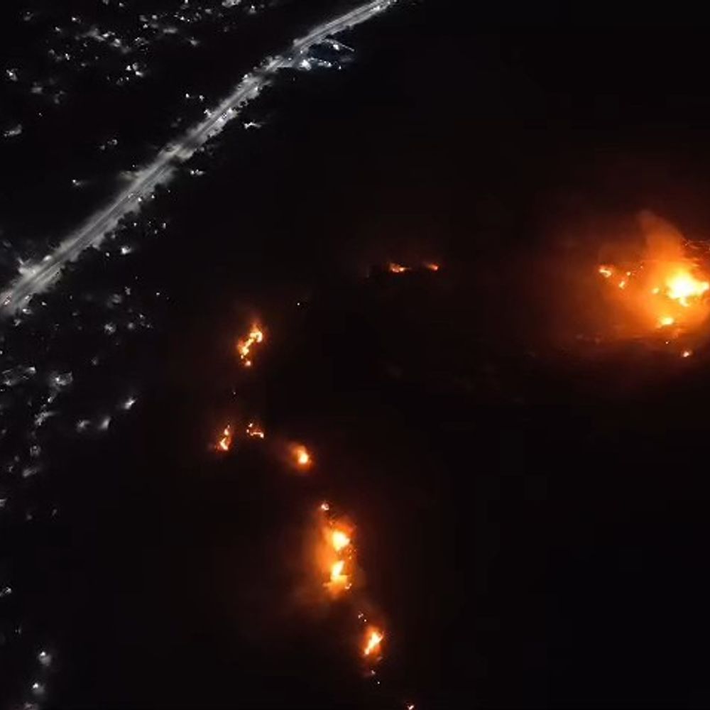 ઈડરના ડુંગર પર લાગેલી આગ 12 કલાકે બુઝાઈ:27 હજાર લીટર પાણીનો ઉપયોગ, વન્યજીવો પર ખતરો