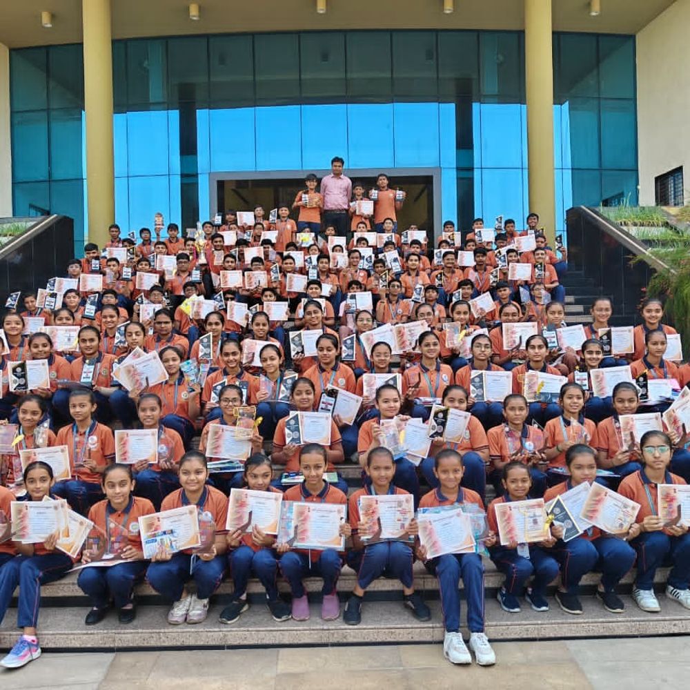 ભાવનગર ગુરુકુળમાં વાર્ષિક પુરસ્કાર સમારોહ:1500 વિદ્યાર્થીઓને વિવિધ સિદ્ધિઓ બદલ સન્માનિત કરાયા