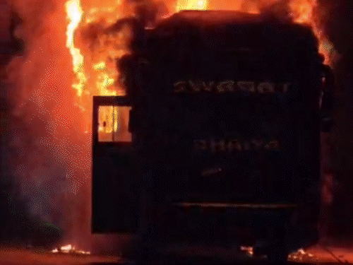 બનાસકાંઠામાં મધરાતે ખાનગી બસ બની 'અગનગોળો