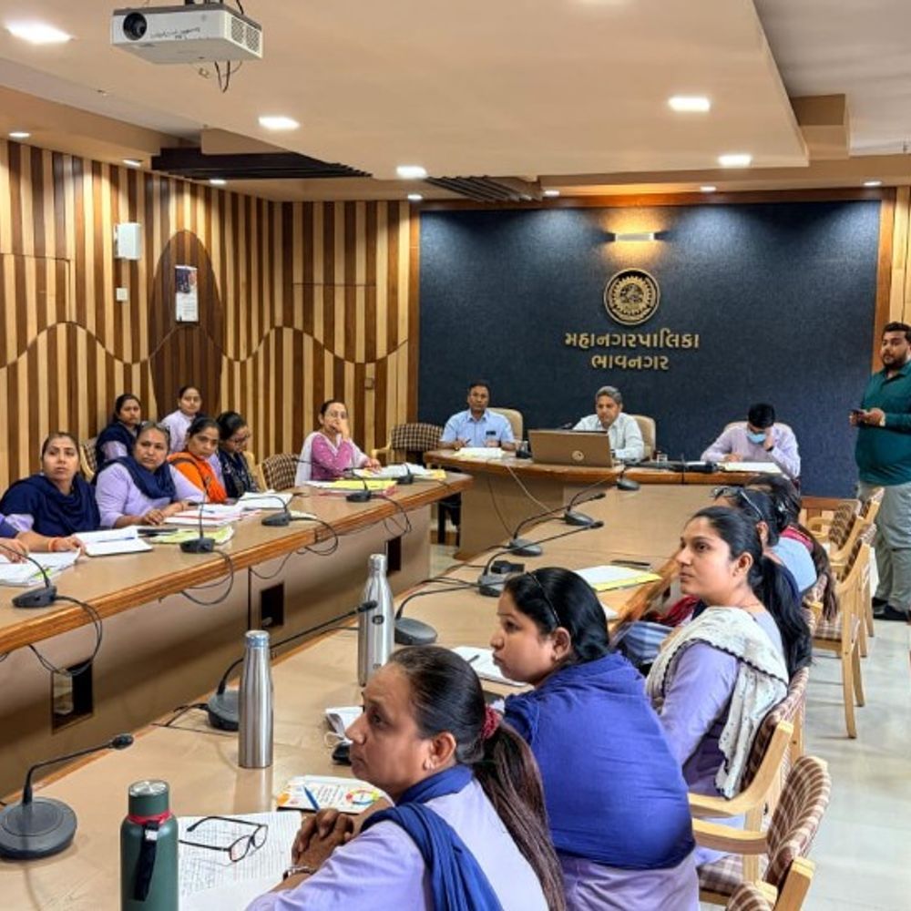 કમિશનરની અધ્યક્ષતામાં ICDS ની સમીક્ષા બેઠક:ભાવનગરની આંગણવાડીઓમાં હવે FRS થી હાજરી અને 'પોષણ ટ્રેકર' પર દેખરેખ રાખવા કમિશનરએ આપી કડક સૂચના