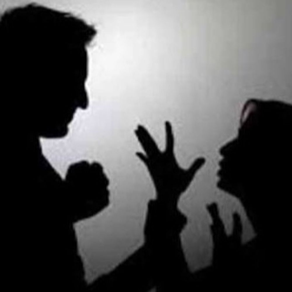 પતિ અને તેના મિત્રએ ગાળો ભાંડી:'તું મારી દીકરીને મૂકીને ચાલી ગઈ છો, મને તેના ડોક્યુમેન્ટ જોઈએ છે, તને જીવવા નહીં દવ' કહીં માવતરે રહેતી શિક્ષિકાને ધમકી આપી