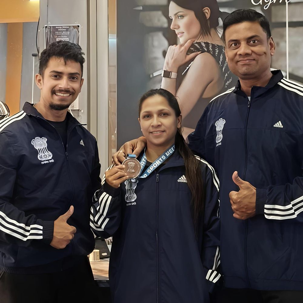 રાષ્ટ્રિય સ્તરે ઝળહળતી સિદ્ધિ:વલસાડની શિક્ષિકા મેઘાપાંડેએ રાષ્ટ્રીય પાવર લિફ્ટિંગમાં સિલ્વર મેડલ જીત્યો