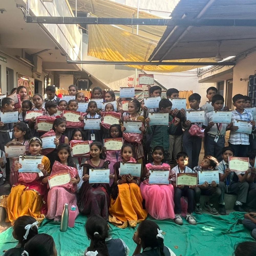 અડાલજમાં સ્વીટકેર પ્રાથમિક શાળા અને સાંઈ વિદ્યામંદિરનો વાર્ષિકોત્સવ:વિદ્યાર્થીઓ દ્વારા વિવિધ સાંસ્કૃતિક કાર્યક્રમો રજૂ કરવામાં આવ્યા