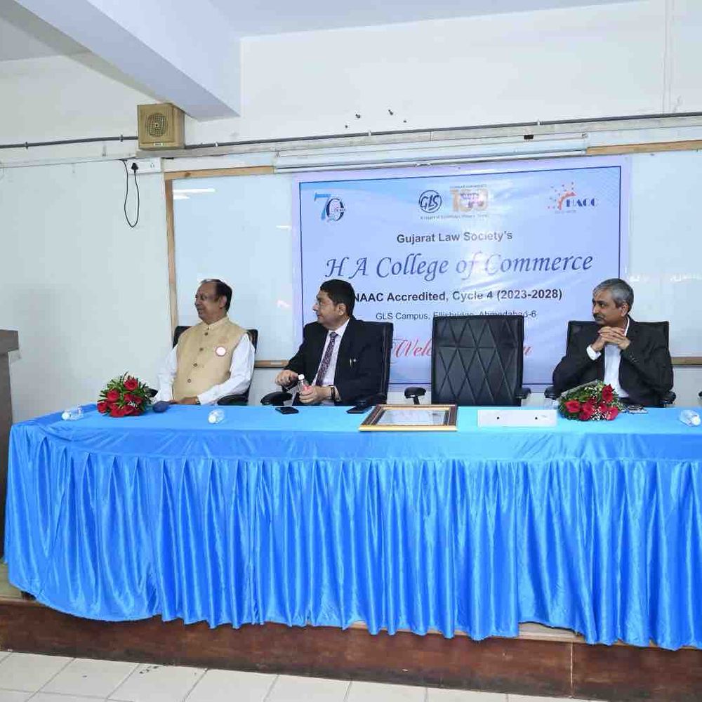 એચ.એ. કોલેજના પૂર્વ વિદ્યાર્થીએ 125મી વાર રક્તદાન કર્યું:60મા જન્મદિવસે કોલેજમાં ફરી રક્તદાન કરી અસાધારણ સિદ્ધિ મેળવી