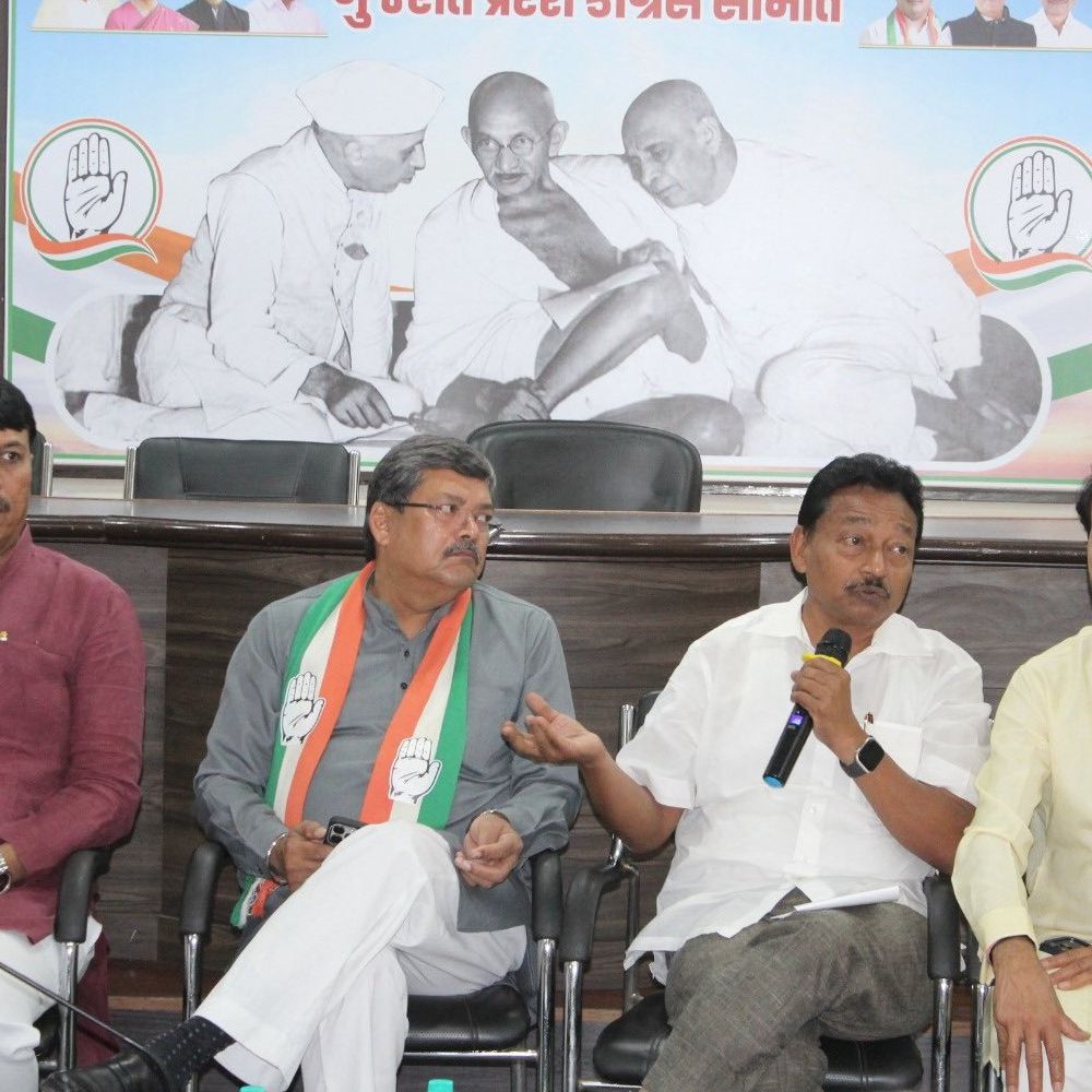 સ્થાનિક સ્વરાજ્યની ચૂંટણીને લઈને કોંગ્રેસનો બેઠકનો દોર:મુકુલ વાસનિકની બીજી વખત બેઠક, અમદાવાદમાં 7 સ્થળ પર દાવેદારોને સાંભળવાની સેન્સ પ્રક્રિયા શરૂ