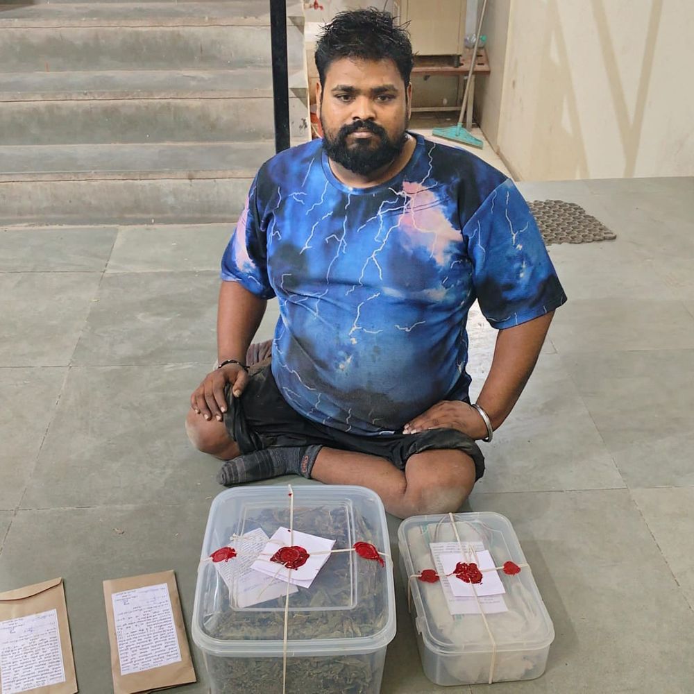 મોરબીમાં SOGએ 2.606 કિલો ગાંજો ઝડપ્યો:નાસ્તાની દુકાનમાંથી એક શખ્સની ધરપકડ, ₹1.16 લાખનો મુદ્દામાલ જપ્ત