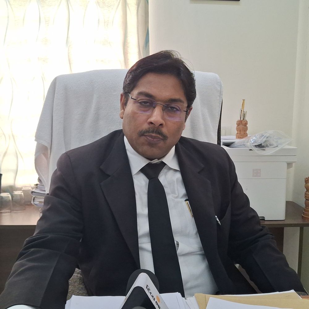 સરકારી વકીલ અનિલ ત્રિપાઠીએ 10 વર્ષમાં 100 ગુનેગારોને સજા અપાવી:પોક્સો સહિત ગંભીર કેસોમાં મજબૂત પુરાવા રજૂ કરી પીડિતોને ન્યાય અપાવ્યો